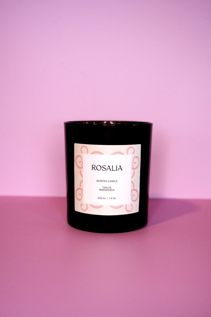 Candela profumata Rosalia Tenuta Serradesca 220g
