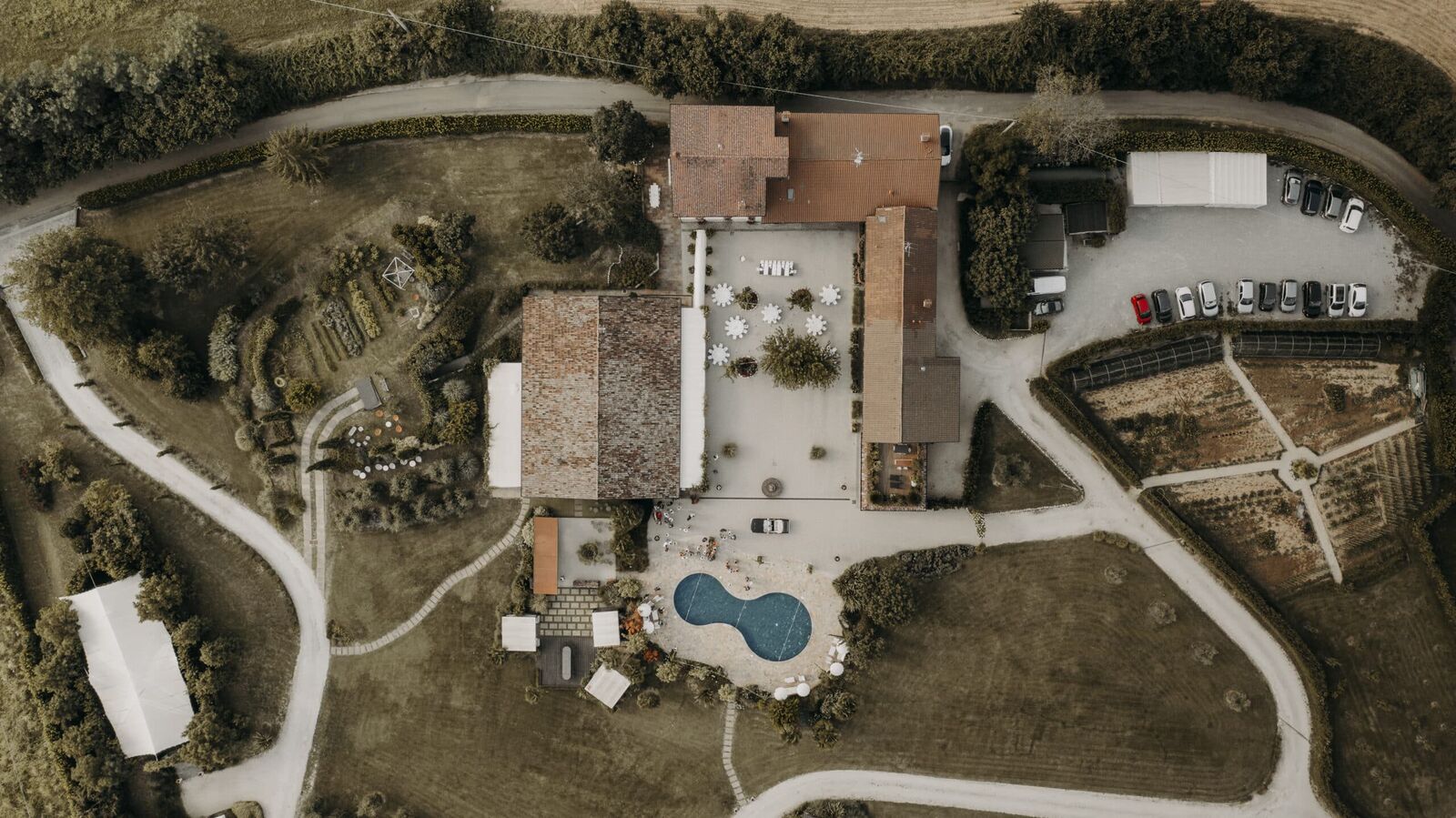 La Tenuta al tramonto tra le colline